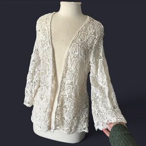 BKE Gimmicks boho White crochet lace long sleeve cardigan